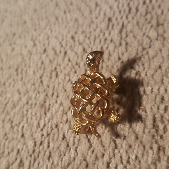 Vintage Gold Tone Turtle Pin - Picture 5 of 11